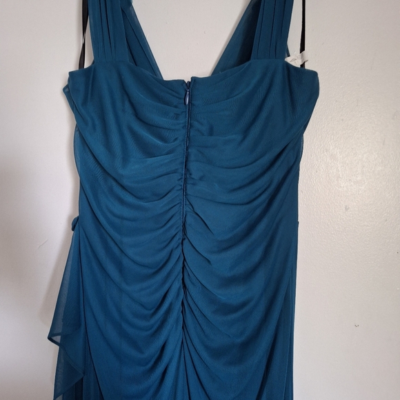 Elegant wedding dress. - Picture 1 of 8